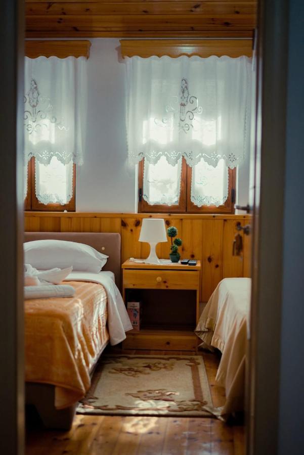 Hotel Domino จีโรคาสเตอร์ ภายนอก รูปภาพ