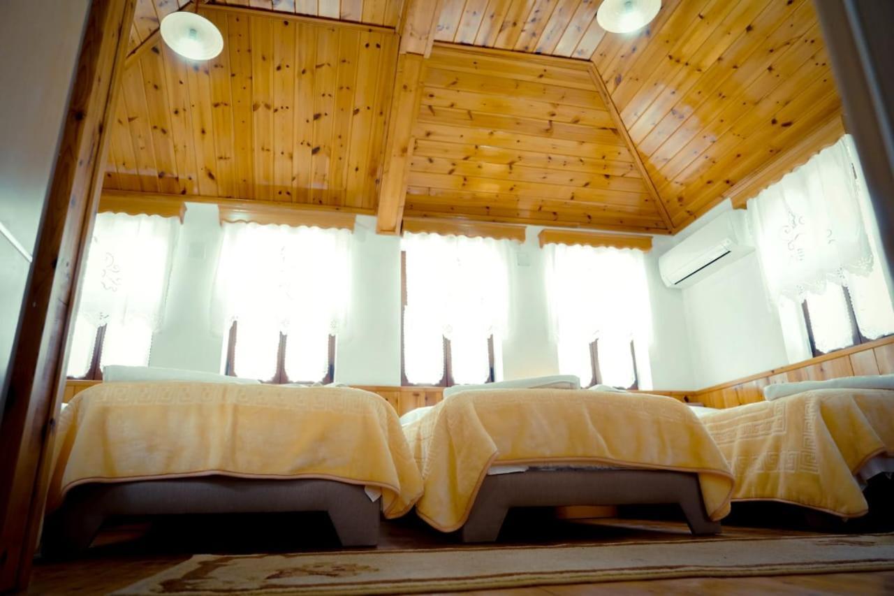 Hotel Domino จีโรคาสเตอร์ ภายนอก รูปภาพ
