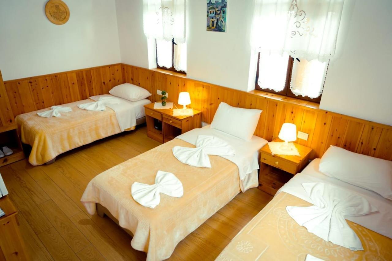 Hotel Domino จีโรคาสเตอร์ ภายนอก รูปภาพ